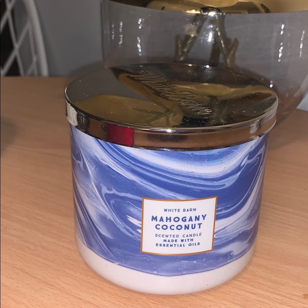 Bath and body works mahogany coconut candle